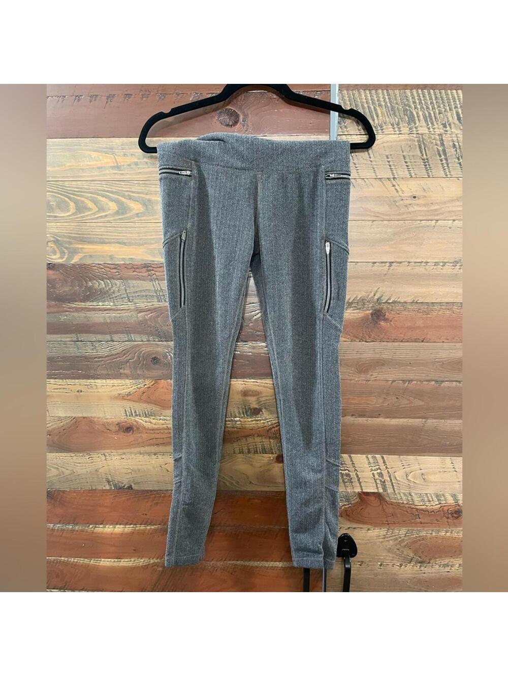 Athleta Grey Herringbone Leggings with Pockets - sz Medium